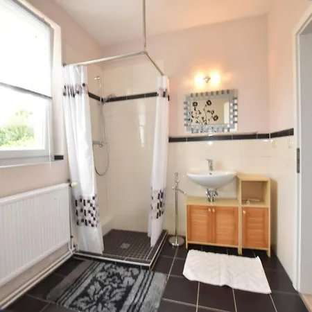 Geraeumige An Der Ostsee Apartment Ravensberg